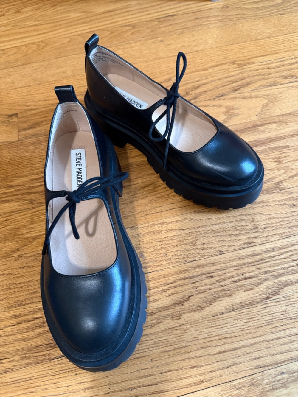 Steve Madden Black Lace-Up Mary Jane Chunky Lug Soles Shoes